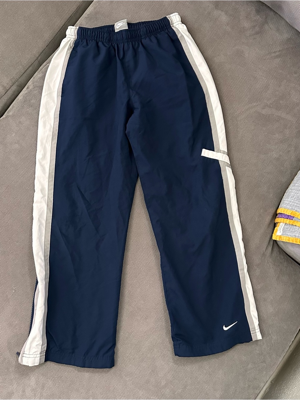 Vintage NIKE Boys M Cargo Pocket Swoosh Cuffed Sweatpants Joggers Lined Pants 90
